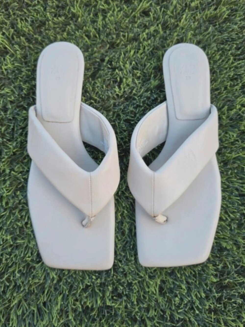H&M Padded Thong Heeled Sandals / Mules